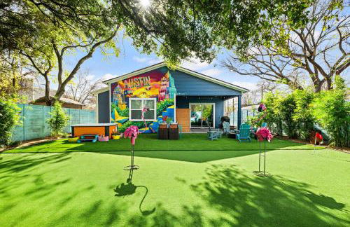 Austin Oasis Spacious 4BR Retreat with Hot Tub Cowboy Pool and Infrared Sauna Perfect for Families and Bachelorettes - Photo 32