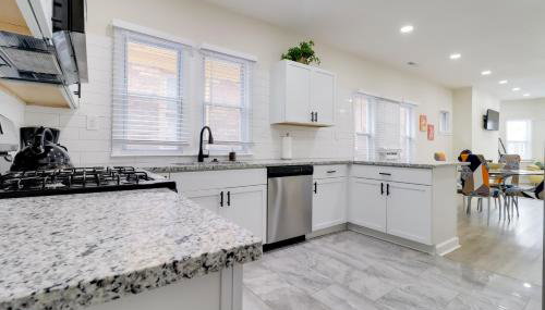 Modern Updates and Great Location! Detroit Duplex - Foto 2