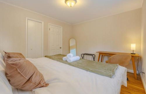 Stylish Forest Retreat Minutes from DC - Gary - Foto 24