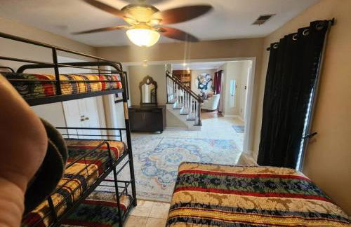 Large near Shops/Dining & easy access to freeway - Foto 45