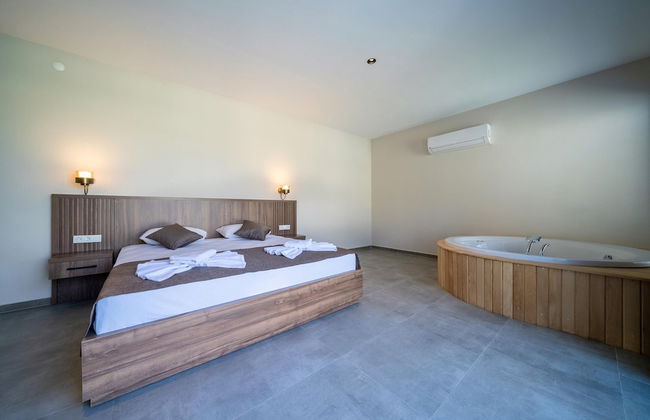 2 Bedroom Private Villa - Photo 2