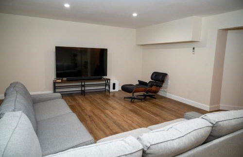 New Farmhouse, King Beds, Game Room, Hot Tub & View! - Foto 46