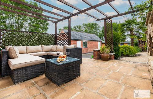 Silver Stag Properties Large 4 bed Property - Photo 19