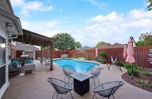 Modern and Luxury DFW Mansion with Backyard Oasis - Foto 37