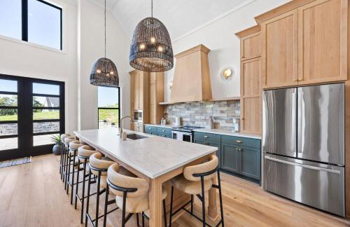 NEW Spacious Clarkson Getaway w Games & Yard - Foto 15