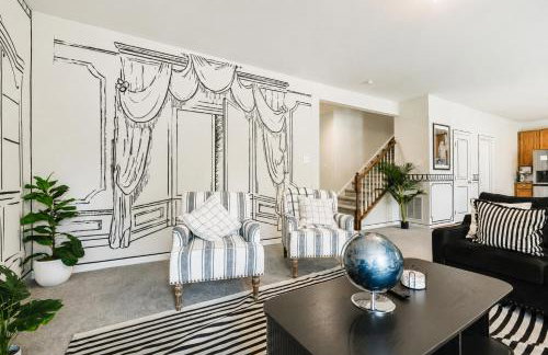 Spacious & Serene Family Gem: Games, Office, Yard! - Foto 2