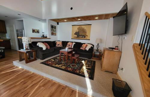 Spacious, modern, home by the lake! - Foto 48