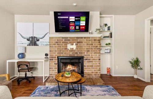 Serene SoCo Escape, Walk to Cafes and Free Parking - Photo 45