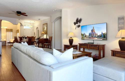 Lovely Lakeside 4-Bed Pool Home at Villa Sol-3125 - Foto 11