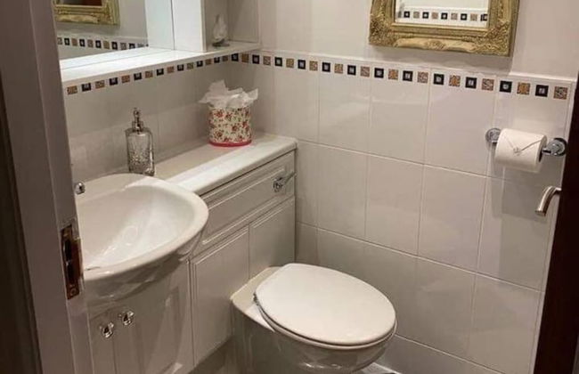 1 Bed House - Central, Free Parking, Wifi - Foto 10