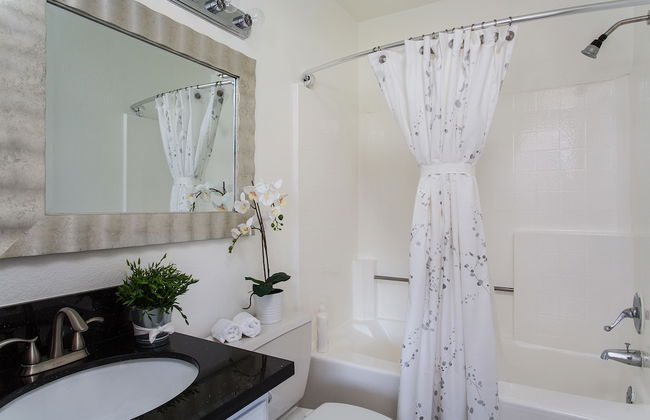 Luxurious 2BD & Den Hollywood Apartment - Foto 33