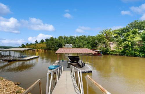 Fun on the Cove! Home with Dock and Foosball - Foto 4