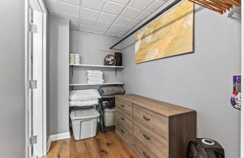 Famous MUSIC ROW 1 Bedroom Condo with FREE Parking and Pool - Foto 30