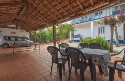 Large, converted farmhouse with pool - Foto 24