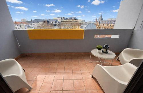 stylische 110m2 Wohnung in Top Lage mit Balkon und 2 Schlafzimmern für bis zu 6 Personen sowie kostenloser Parkgarage max 1,65m Höhe und 1,8m Breite - Foto 12