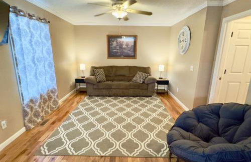 Peaceful Townhouse Near Lake - Foto 7