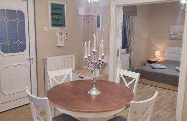 ALICE'S ARt HOUSE - Photo 6