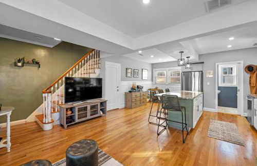 3BR/2.5 BA Townhouse |Downtown Salem w/Parking - Foto 26