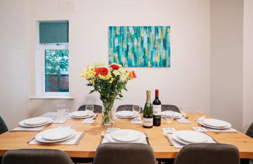 Spacious 4-bed Ample Parking Fast WiFi Contractor Family Friendly - Photo 25