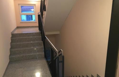 Bright by Trade Fair ICM 15 min direct to City Center 2-BedRoom full 2-BathRoom, free Parking, Balcony, Family and Business friendly - Foto 35