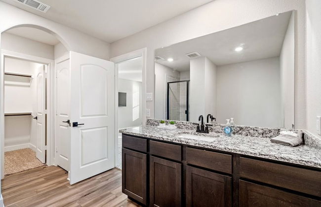 Perfect Home for Families Displaced by Insurance - Foto 29