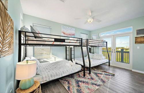 Picturesque beach house with plenty of room and amazing decks, close to beach - Foto 30