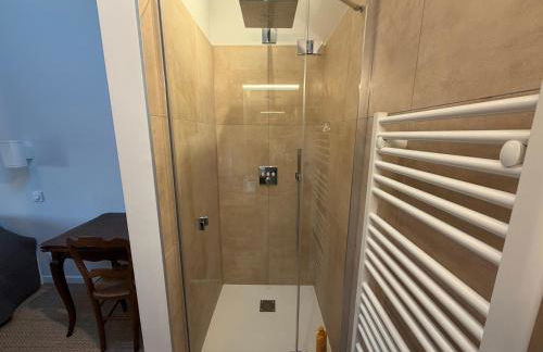 Le Pressoir, maison au calme, grand jardin, vue dégagée sur les champs, belle terrasse, 3 chambres, 2 sdb, 2 WC, parking privé, 5 kms de Bayeux et 7 kms plage d'Arromanches au coeur des plages du débarquement - Foto 29