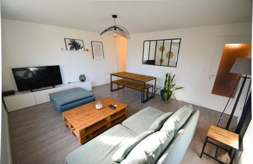 Bruyères with deck and private parking - Photo 6