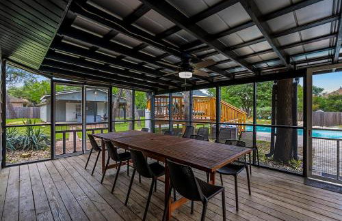 Serene Family Retreat King Beds Pool Hot Tub and Games - Photo 52