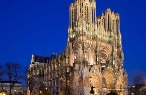 Maison 200m2- 9 chambres avec sdb - 16-18 personnes - séminaire-Proche Centre-Ville-Gare et Arena-terrasse - Foto 31