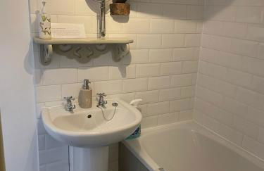 Cosy River Cottage in Brecon with a Fireplace - Photo 13