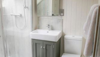 Cosy Modern Cottage - Wareham - Photo 2, towels, Shower