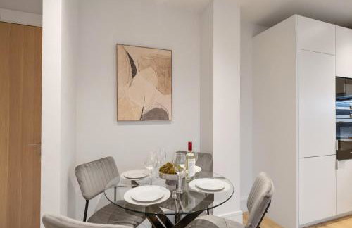 Modern & Cozy 2-Bedroom Apartment plus Parking, Gym, Cinema, Games Room, Workspace - Photo 34