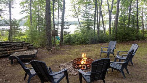 Rhinelander Waterfront Cabin with Deck and Fire Pit! - Foto 4