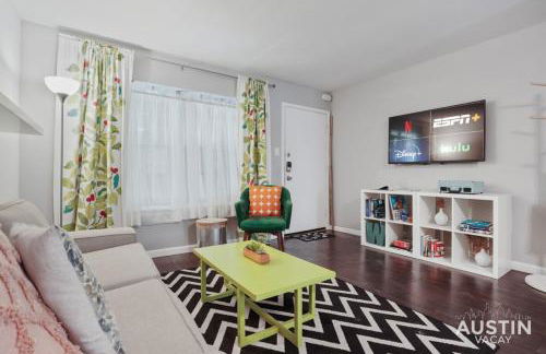 Chic Poolside Homebase Steps from South Congress - Foto 1