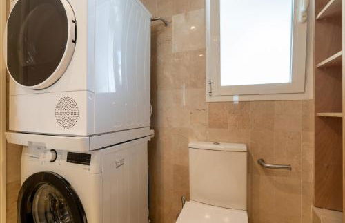 Elegant Marbella Apartment, 5-Pool Oasis, Sunlit Terrace, Garage - Photo 32