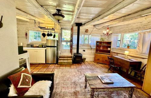 Log Casita Overlooking Pond and Waterfall near Taos, New Mexico - Foto 20