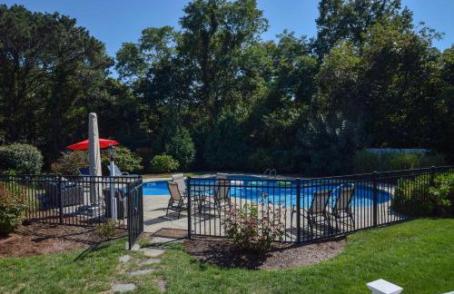 Beautiful Spacious Family Retreat w Pool - Foto 34