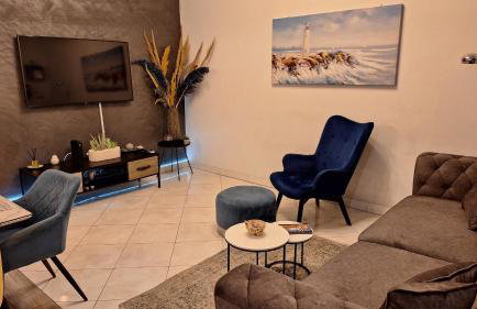 Spacious Apartment Center - Photo 9