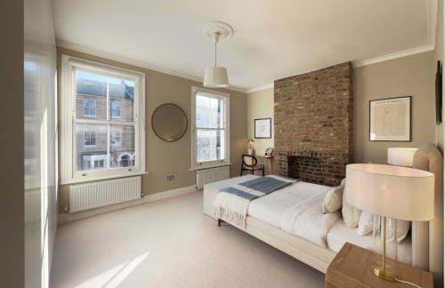 Behind the Blue Wall - Foto 31