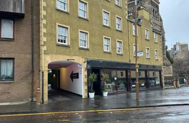 3 Bedroom Apartment City Centre - Photo 3