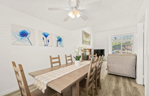 Newly Remodel Luxury Home with Hotel-Like Amenity - Foto 20