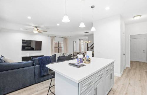 O18B Spacious 3BR Home Sleeps 10 With 2 Living Areas - Foto 18