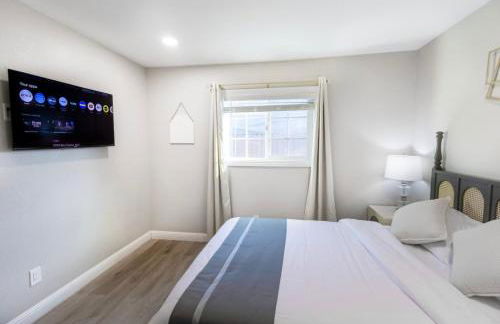 Escondido Front Unit 3-BR by SD STAY - Foto 19