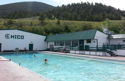Chico Peak cabin nr Yellowstone,Chico Hot Springs - Foto 11