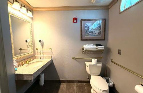 Beachfront Condo - Walk to Beach, Sunrise views - Photo 6