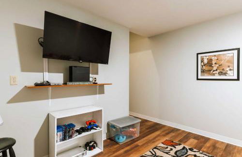 Waterfront Sebec Lake Home with Yard and Fire Pit - Foto 21