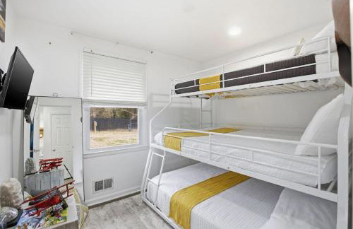 Stylish Hot Tub Retreat with Ping Pong home - Foto 55