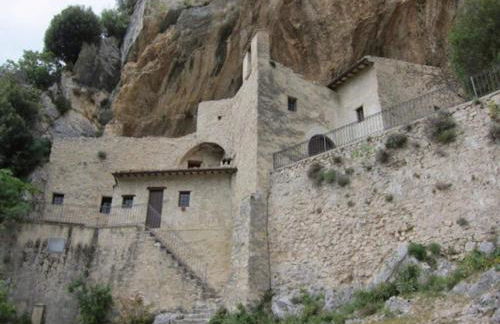 Casa ridente nella valle del Menotre con giardino - Photo 17