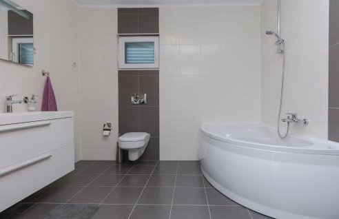 Four-Bedroom Holiday Home In Suhovare - Foto 40